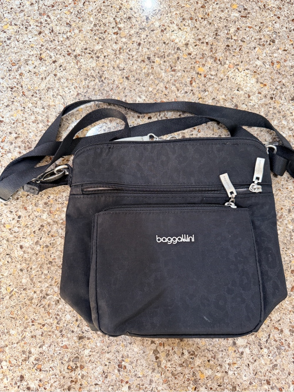 Baggallini Black Nylon Crossbody Messenger Bag